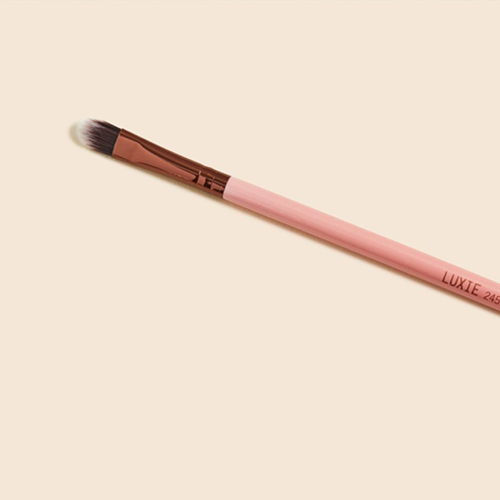 NWT Luxie 245 Small Shader Brush - Rose Gold